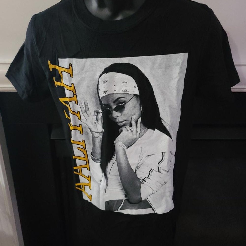 NWT Women's Aaliyah R&B Fan TShirt Small